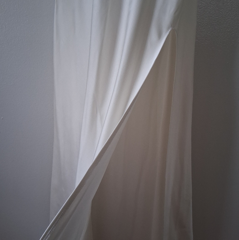 Abercrombie & Fitch White Satin Dress With Leg Slit And Low Back - Picture 3 of 7